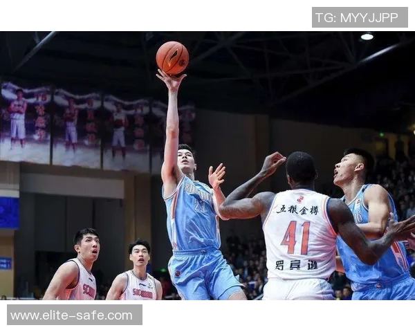 刘铮的篮球梦想与奋斗历程:从青涩少年到职业球员的蜕变之路